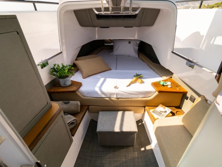 Bateau à moteur à louer à Lagonisí au meilleur prix