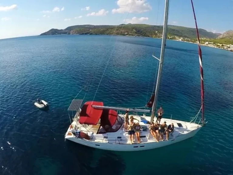 Louez un Bénéteau Oceanis 411 à Álimos