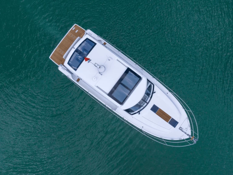 Bateau à moteur à louer à Hạ Long au meilleur prix