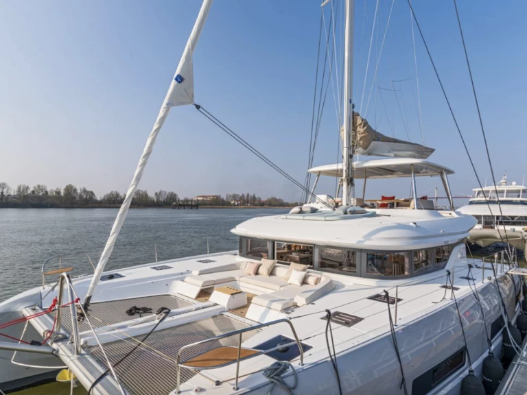 Location bateau Lagoon Lagoon 55 à Bonifacio sur Samboat