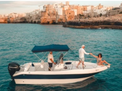 Noleggio barche Blu-Blu 670 Gran Turismo a Monopoli su Samboat