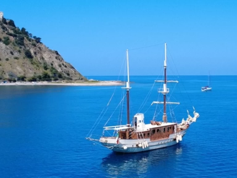 Location bateau Custom Gulet-Motor Sailor custom gulet à Capo d'Orlando sur Samboat