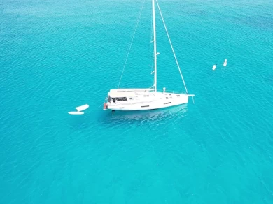 Louez un Bénéteau Oceanis 60 à Hyères