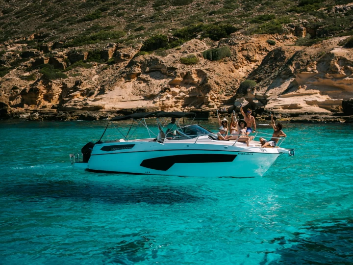 Louer Bateau à moteur avec ou sans skipper Karnic à s'Arenal