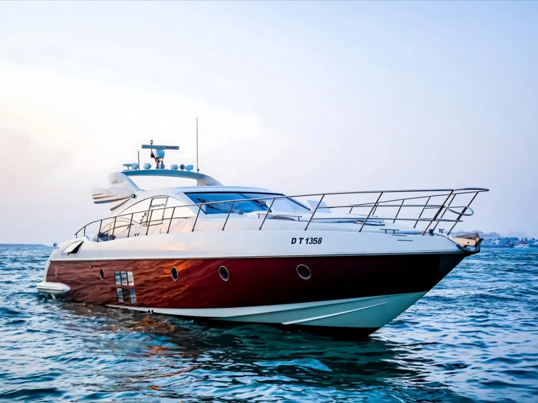 Location Yacht Custom Made avec permis