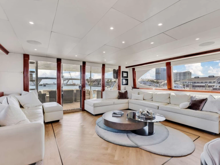 Location Yacht Lazzara avec permis