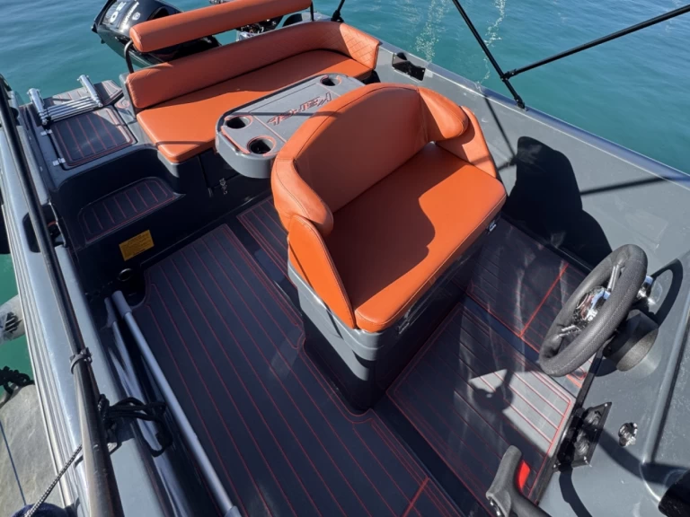 Louez un Karel Ithaca 550 à Agios Nikolaos