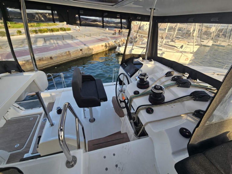 Location bateau Volos pas cher Lagoon 43