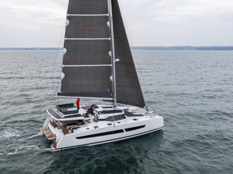 Louez un Fountaine Pajot Aura 51 à Hyères