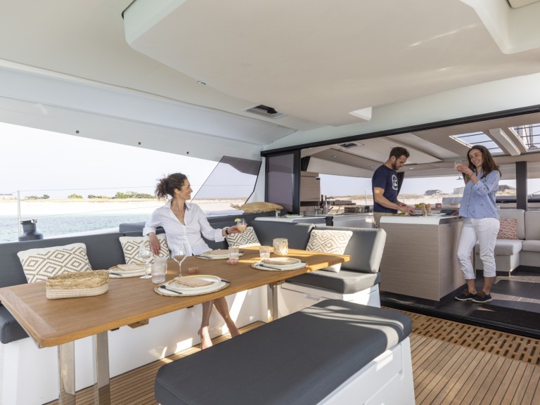 Location bateau Hyères pas cher Aura 51