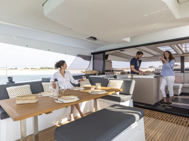 Location bateau Hyères pas cher Aura 51