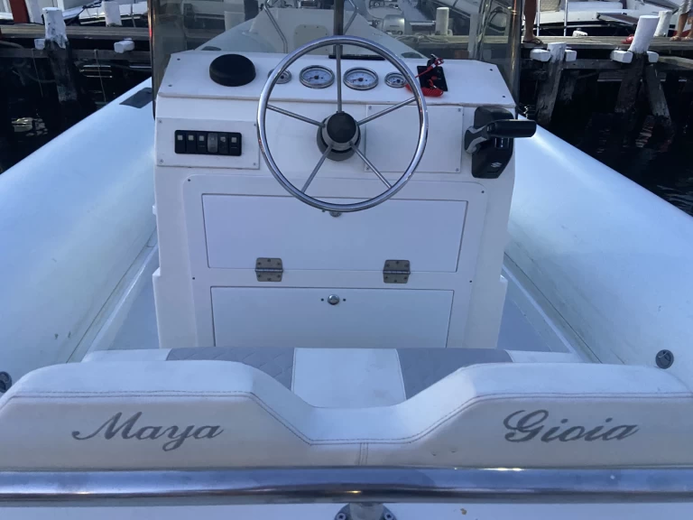 Louer Semi-rigide avec ou sans skipper Sacs à Naples