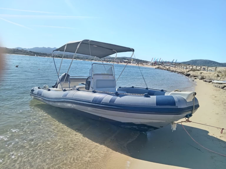 Semi-rigide à louer à Palau au meilleur prix