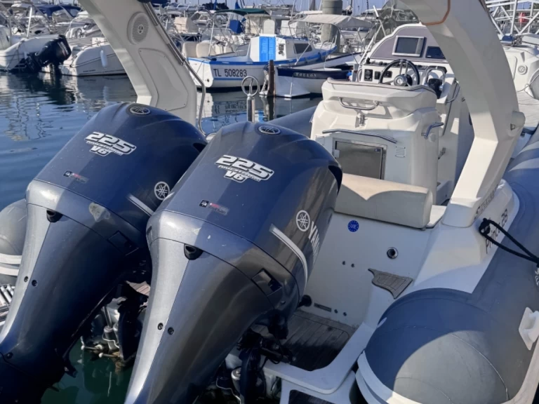 Louer Semi-rigide avec ou sans skipper Nuova Jolly à Saint-François