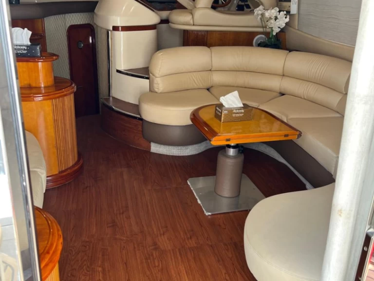 Bateau à moteur à louer à Dubai Marina au meilleur prix