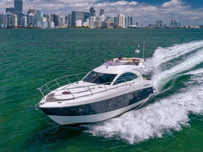 Location bateau Bénéteau 52 GT FLYBRIDGE  à Miami Beach sur Samboat
