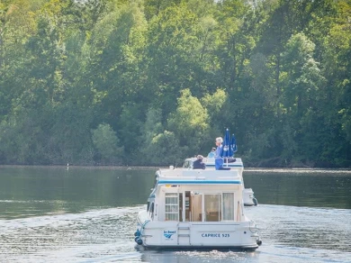 Bareboat Rental Motorboat Le Boat with a boat licence