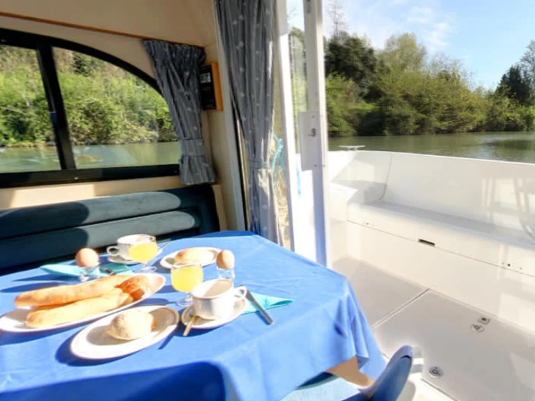 Bateau à moteur à louer à Castelnaudary au meilleur prix