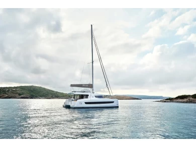 Noleggiare una Bali Catamarans Bali 4.4 a Álimos