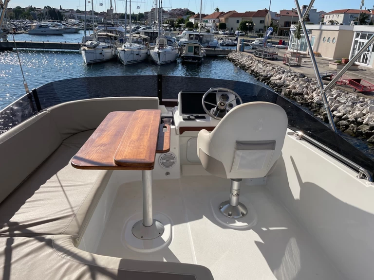 Bateau à moteur à louer à Biograd na Moru au meilleur prix