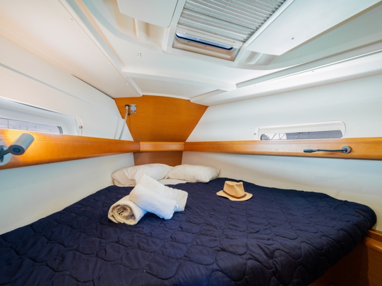 Location bateau Lávrio pas cher Sun Odyssey 409
