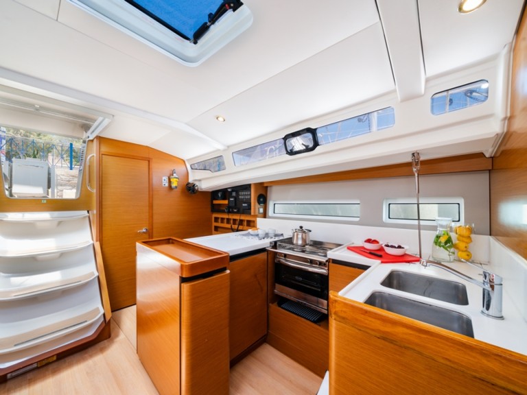 Jeanneau Sun Odyssey 440 a louer à Lávrio