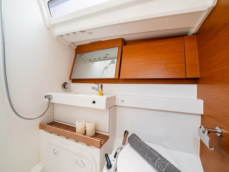 Location à Lávrio - Jeanneau Sun Odyssey 440 sur SamBoat