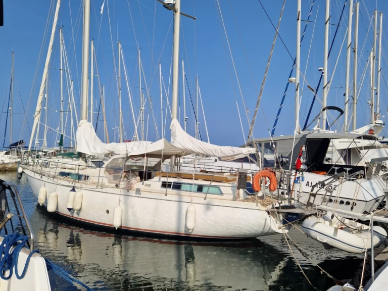 Location bateau Amel Maramu à Santa-Maria-Poggio sur Samboat