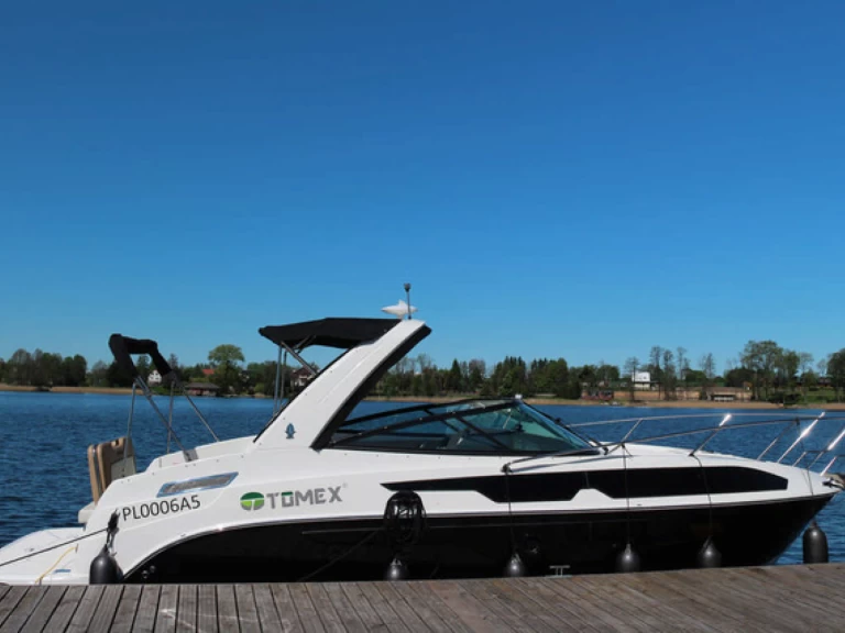 Bateau à moteur à louer à Górkło au meilleur prix