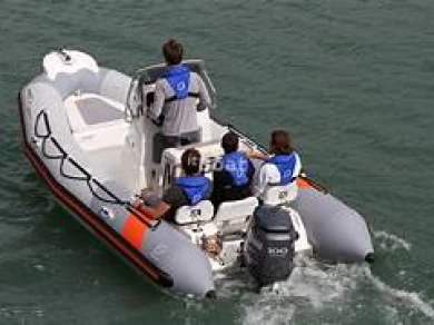 Noleggio Barca a motore con o senza skipper Zodiac a Arzon