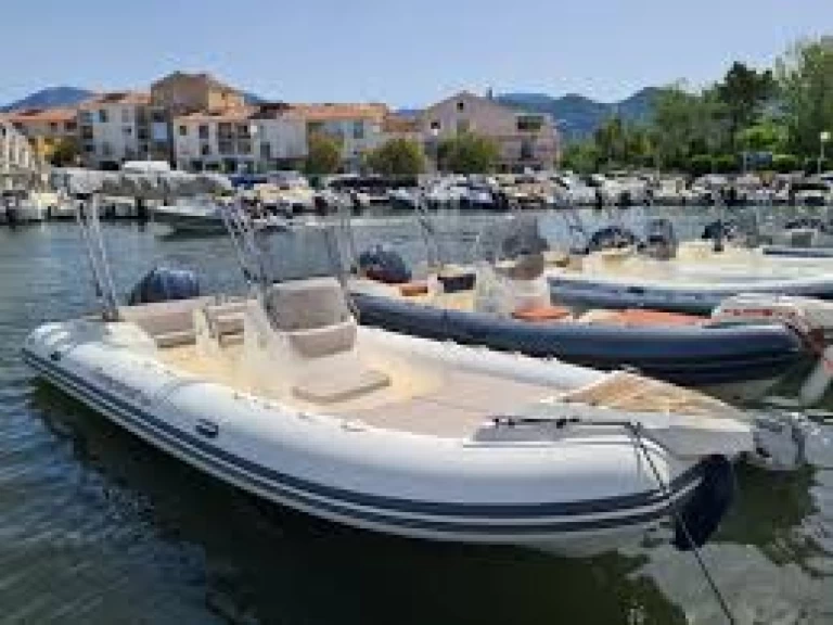 Location bateau Arzon pas cher CAPELLI TEMPEST 700