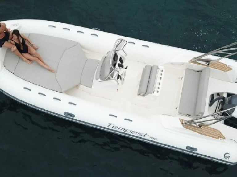 Louer Bateau à moteur avec ou sans skipper Capelli à Arzon