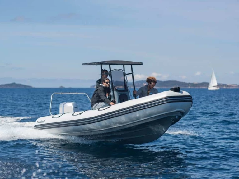 Location à Arzon - 7 BOMBARD EXPLORER 600 NEO sur SamBoat