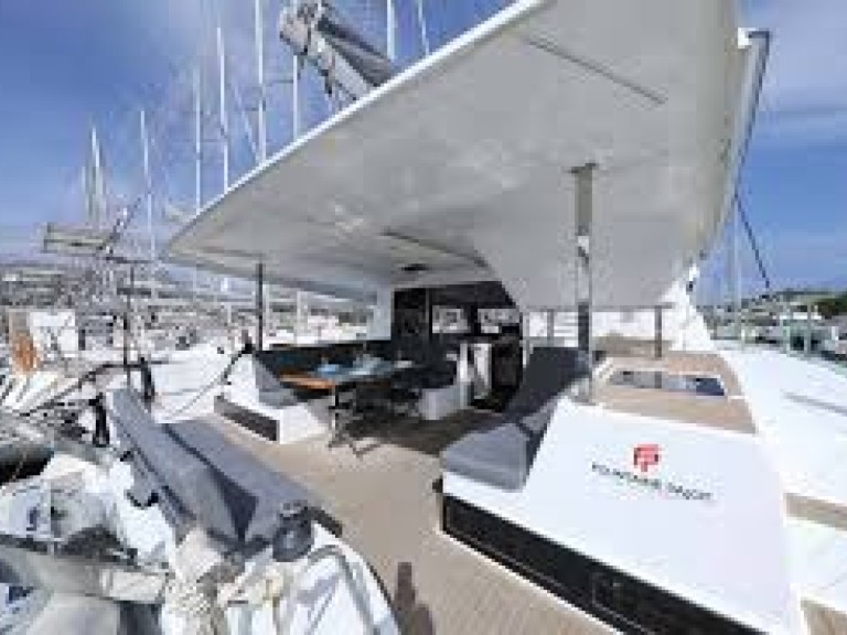 Location Catamaran à Le Marin - Fountaine Pajot Isla 40