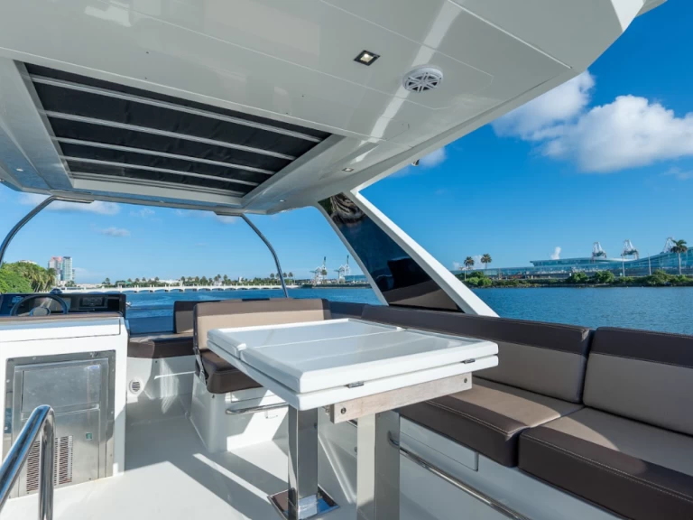 Location Yacht Galeon avec permis