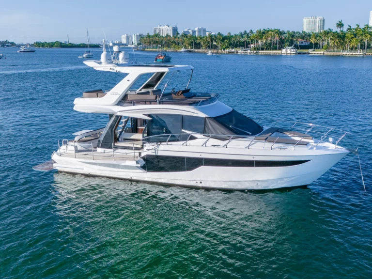 Location à Miami Beach - Galeon Galeon 500 Fly sur SamBoat