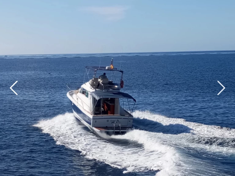 Louez un Bénéteau Antares 10.80 Fly à Roses