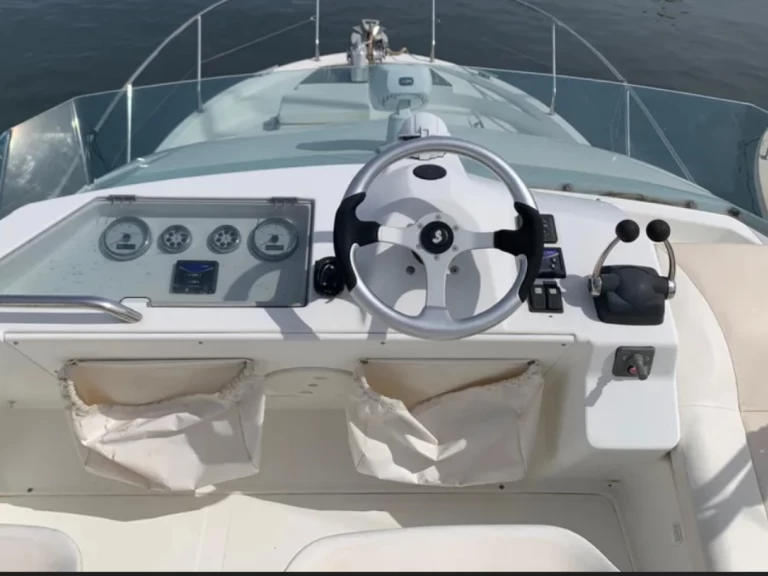 Location Bateau à moteur à Roses - Bénéteau Antares 10.80 Fly