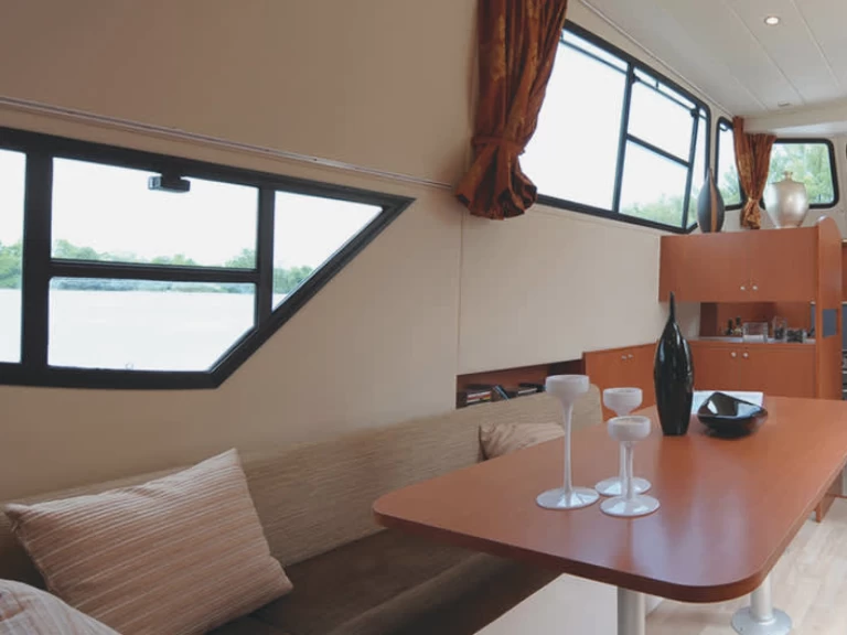 Bateau à moteur à louer à Casale sul Sile au meilleur prix