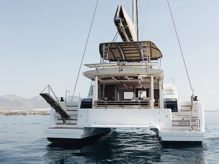 Catamaran à louer à Álimos au meilleur prix