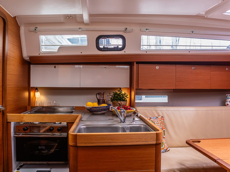 Louez un Dufour Dufour 360 Grand Large 2.20 draft à Furnari