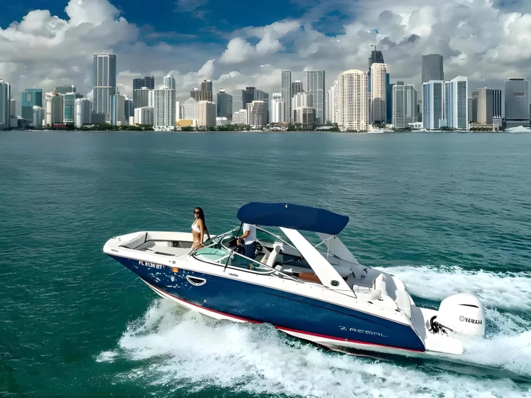 Location à Miami Beach - Régal Regal 27 Fasdeck sur SamBoat