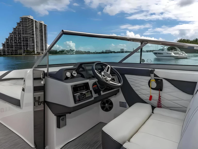 Location bateau Miami Beach pas cher Regal 27 Fasdeck