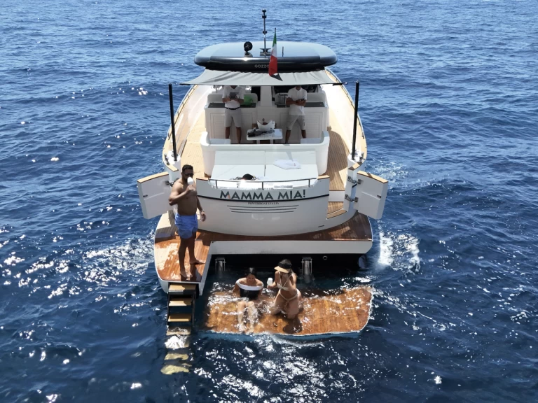 Louer Bateau à moteur avec ou sans skipper Apreamare à Naples