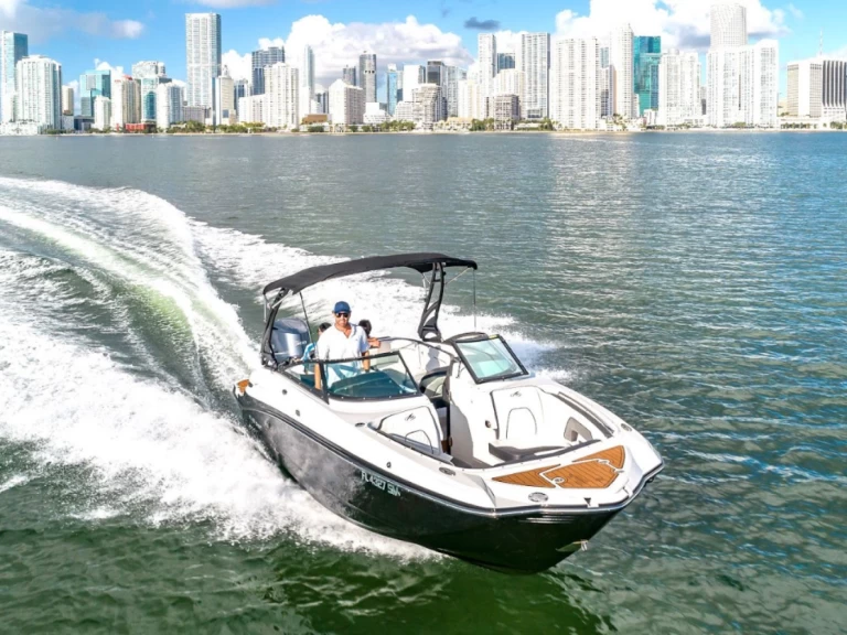 Location Bateau à moteur Monterey avec permis