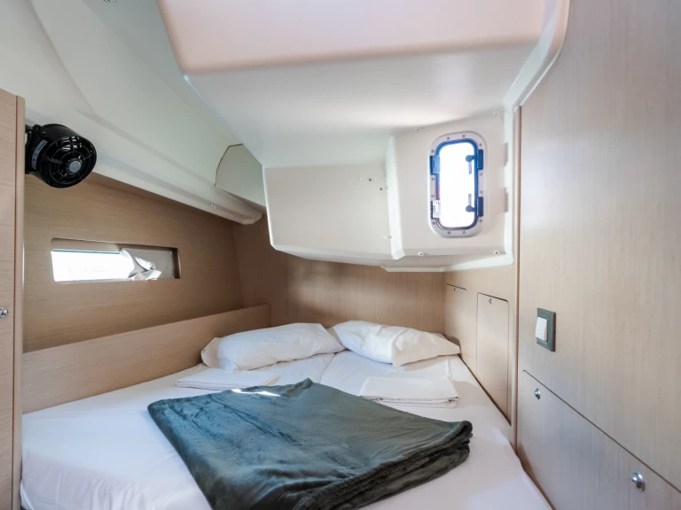 Location bateau Olbia pas cher Oceanis 40.1