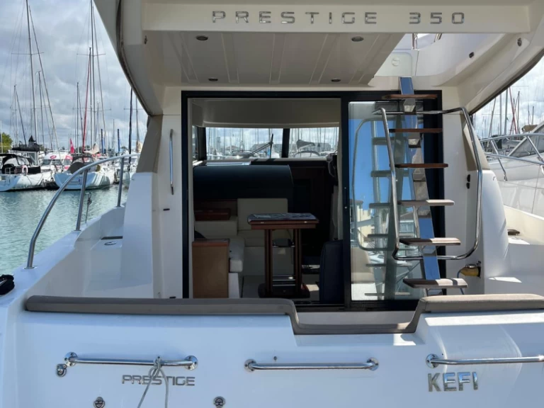 Location Bateau à moteur à Les Sables-d'Olonne - Jeanneau Prestige 350 Fly