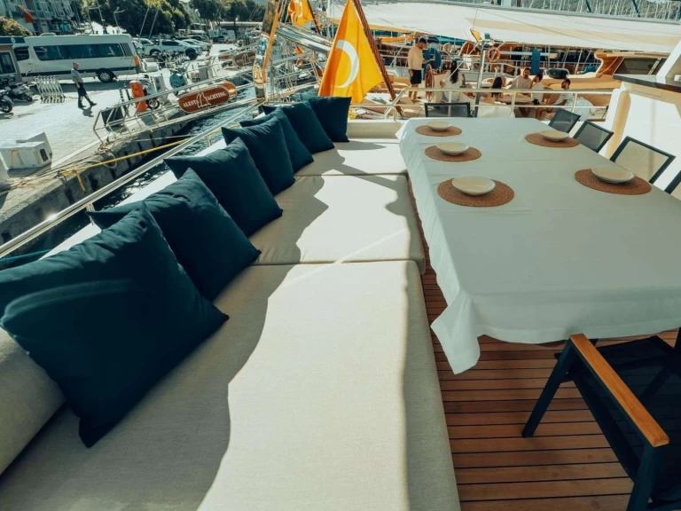 Location Yacht Custom avec permis