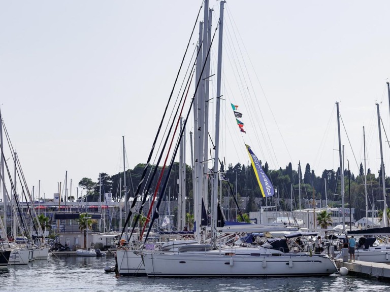 Louez un Bavaria Bavaria 42 Cruiser à Split