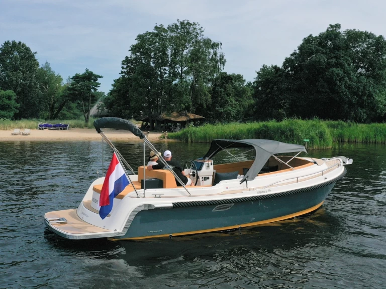 Bateau à moteur à louer à Port de Pollença au meilleur prix
